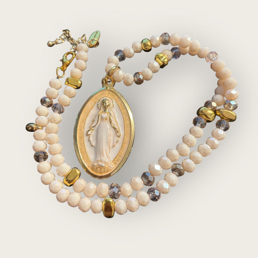 Kurze Kette mit Madonna Anhänger