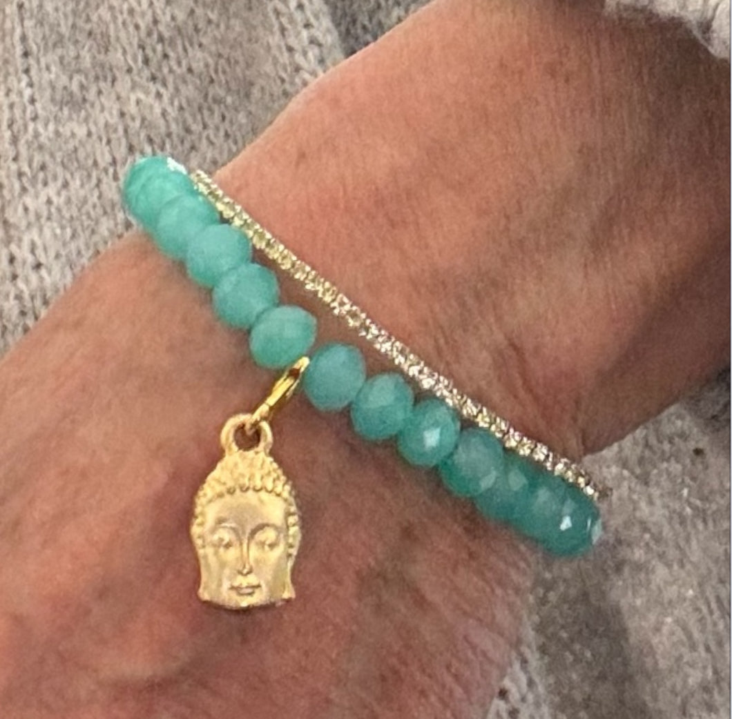 GOLDEN BUDDHA Armband aus Perlen in Türkis mit einem Buddha Anhänger