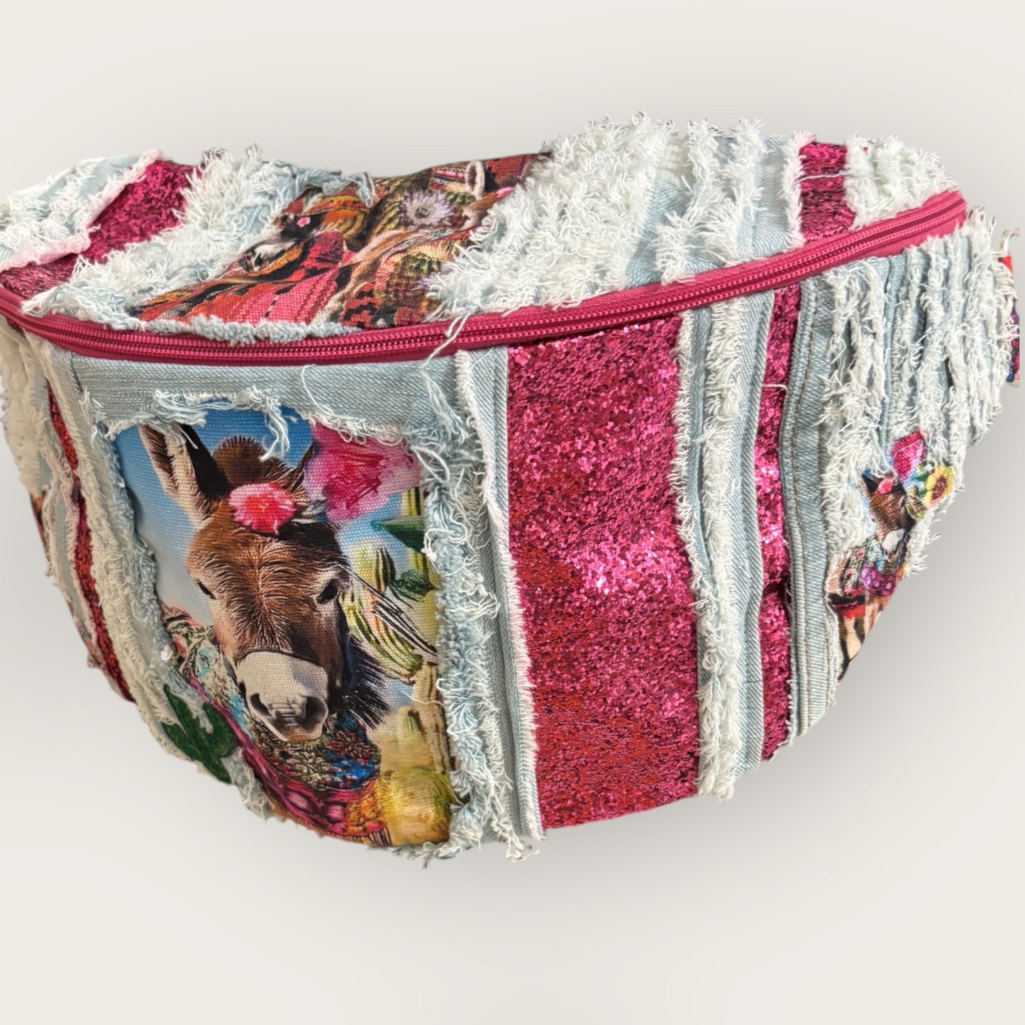 Upcycling Crossbody Bag ESEL IN LOVE bunt und fröhlich