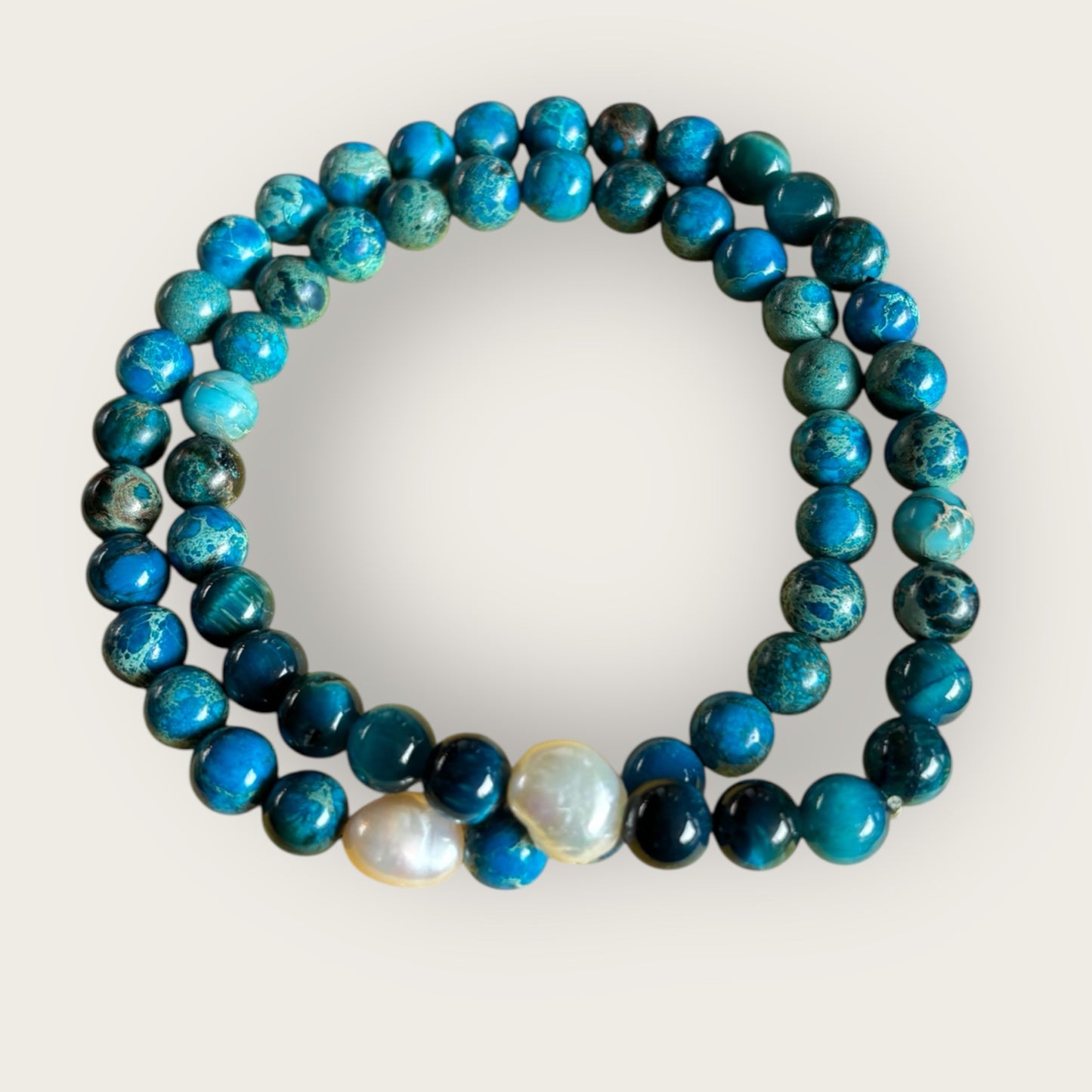KYKLADEN - Armband aus blauen Jaspis Perlen mit Süßwasserperlen