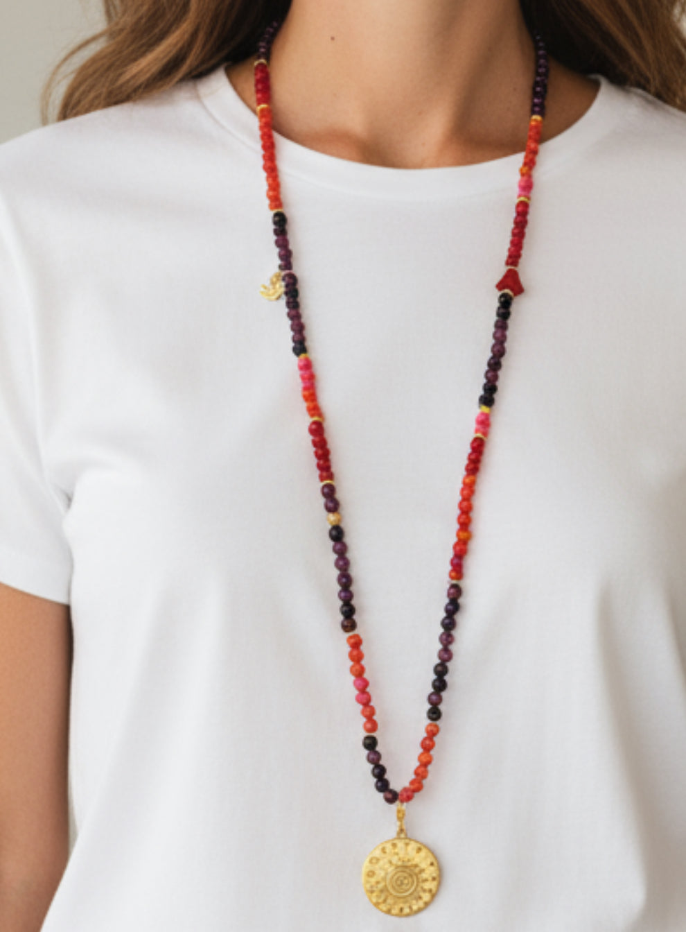 Boho Kette in leuchtenden Farben mit Sonnenanhänger