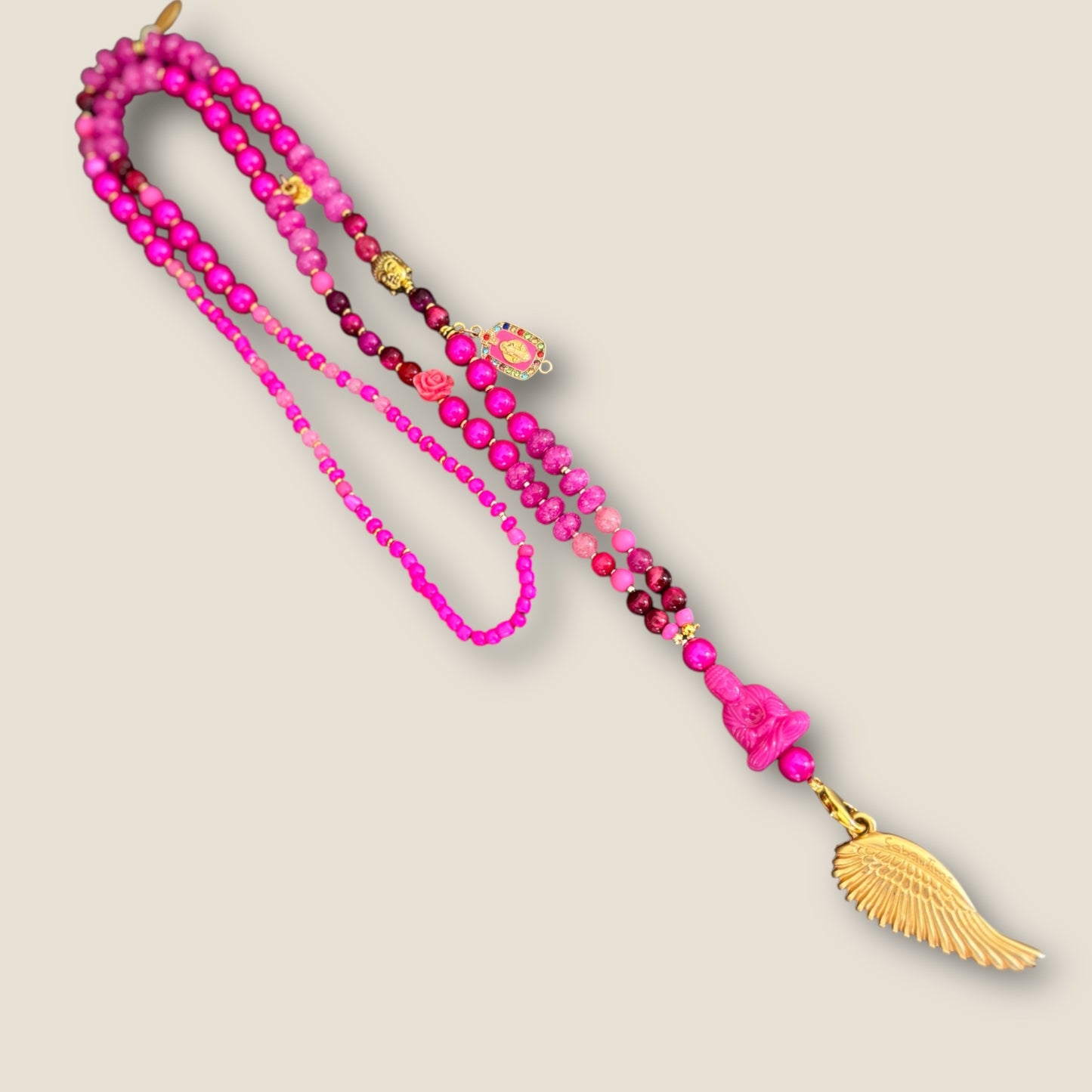 Lange Kette in leuchtendem Pink