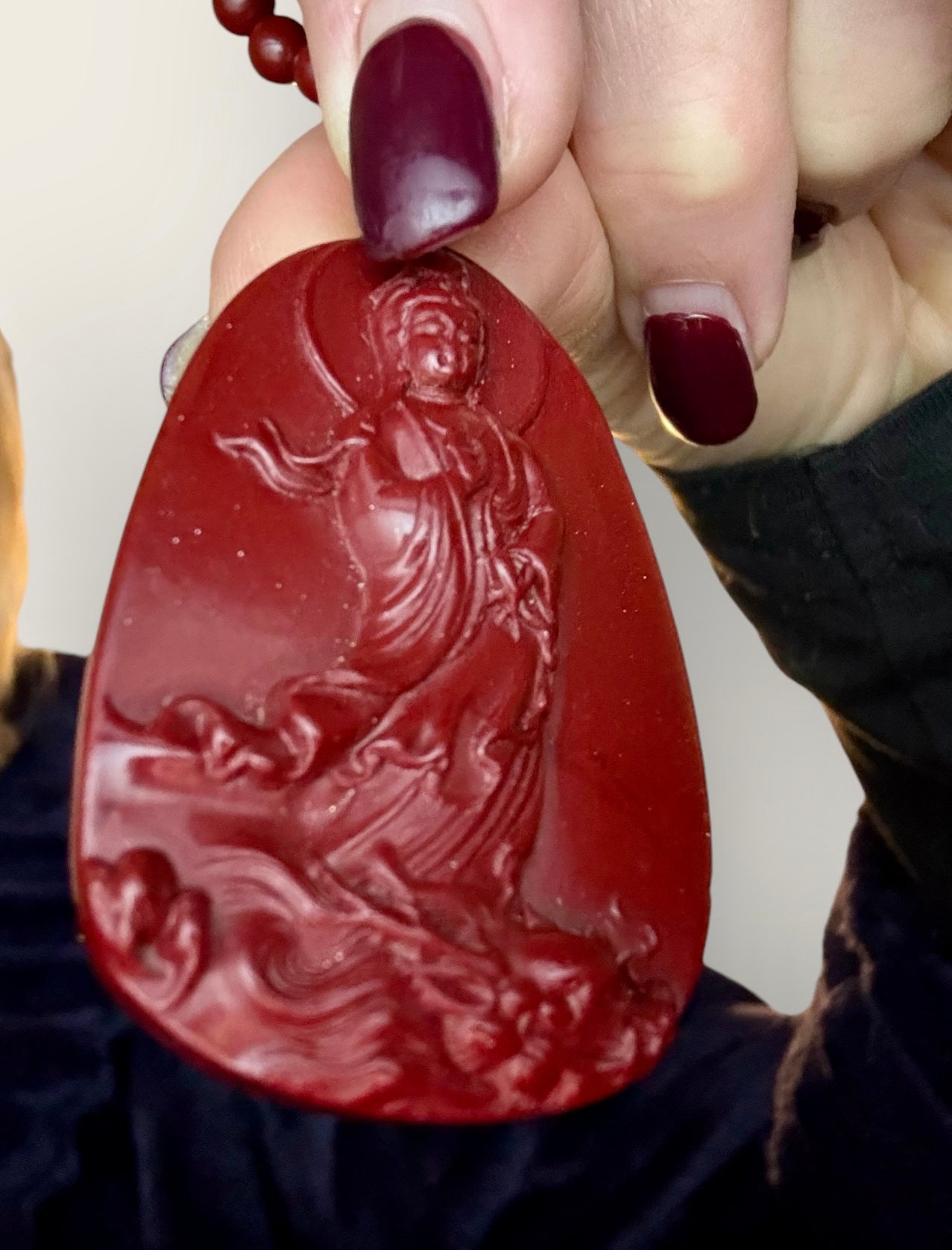 Lange Kette mit seltenem Anhänger