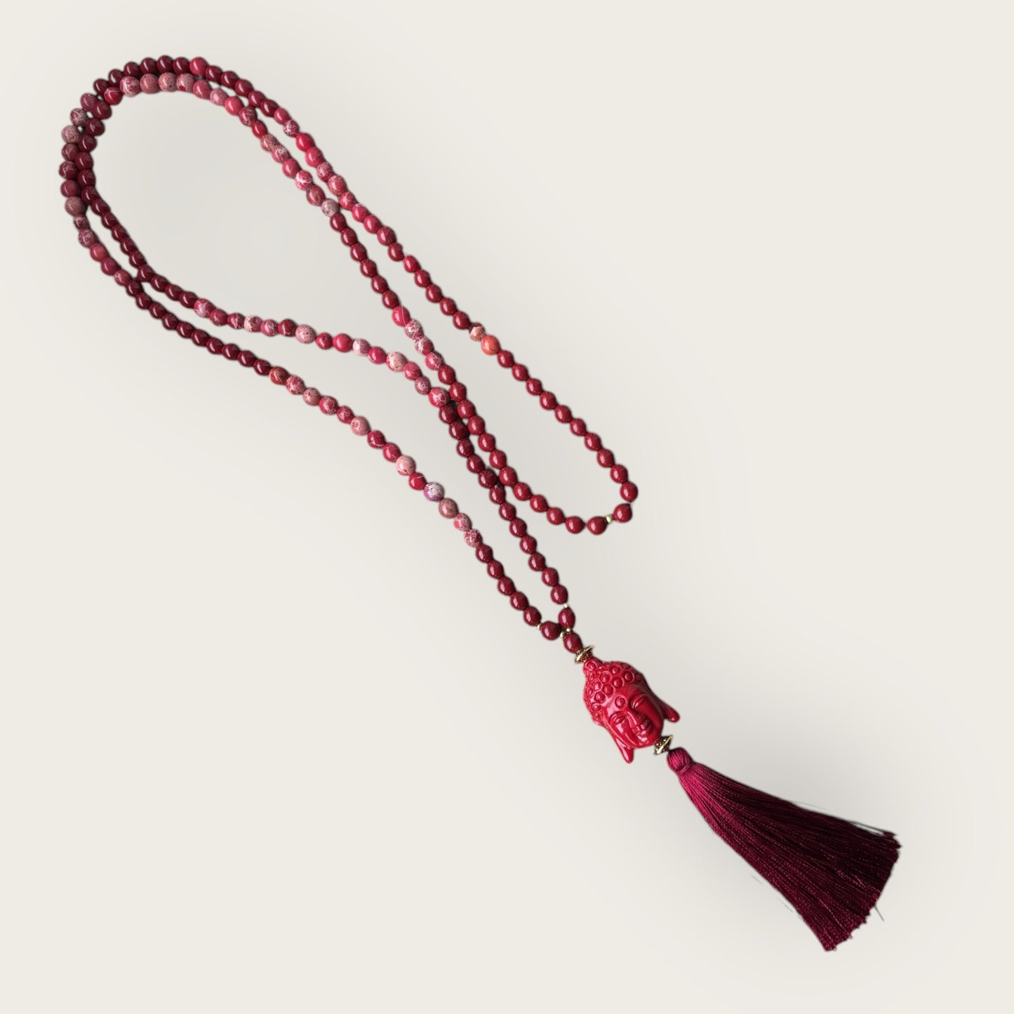 Perlenkette aus Jaspis mit Buddha Anhänger und Quaste