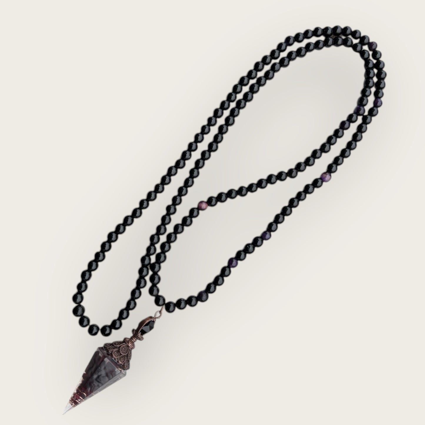 Boho Kette MYSTIC LIGHT aus schwarzen Achat Perlen mit Pendel Anhänger