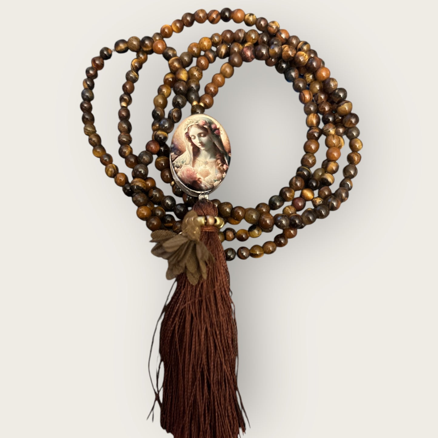 MARIA IN LOVE Lange Kette aus Tigerauge Perlen und einem Anhänger Marienbild