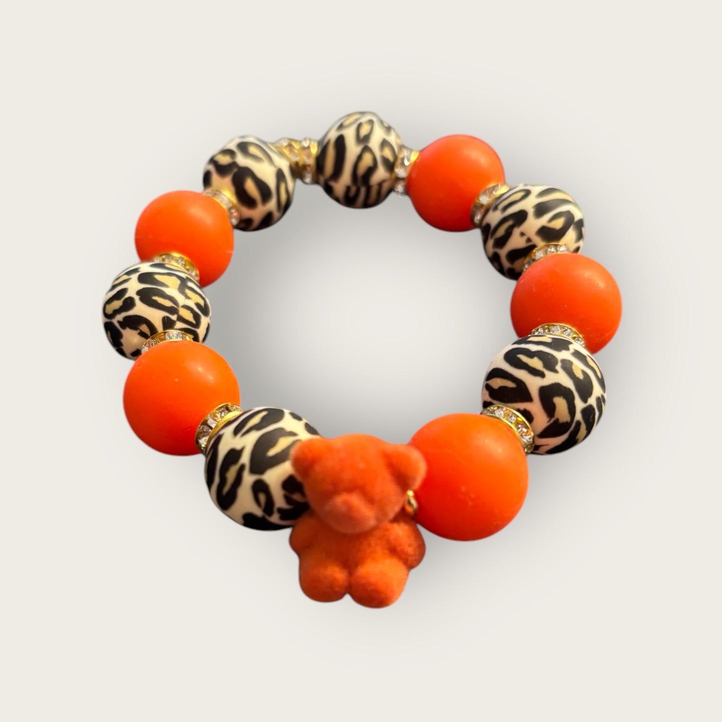 Ausgefallenes Armband in Orange mit Leoparden- und Teddy-Design