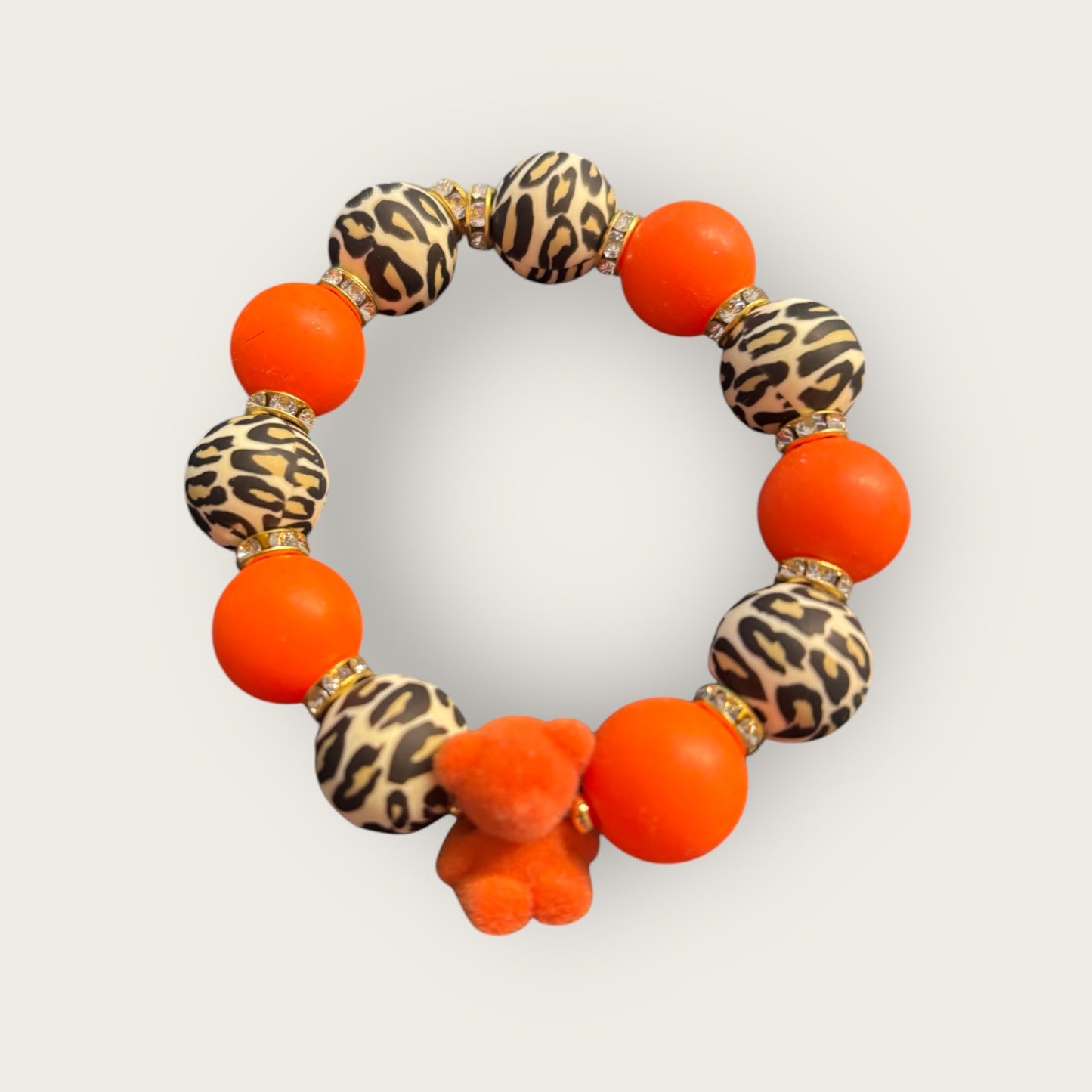 Ausgefallenes Armband in Orange mit Leoparden- und Teddy-Design