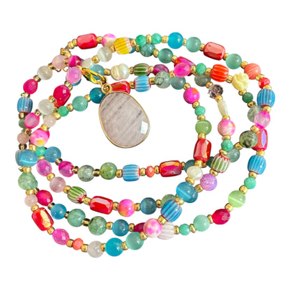 Bunte Bohokette aus Perlen mit Rosenquarz Anhänger