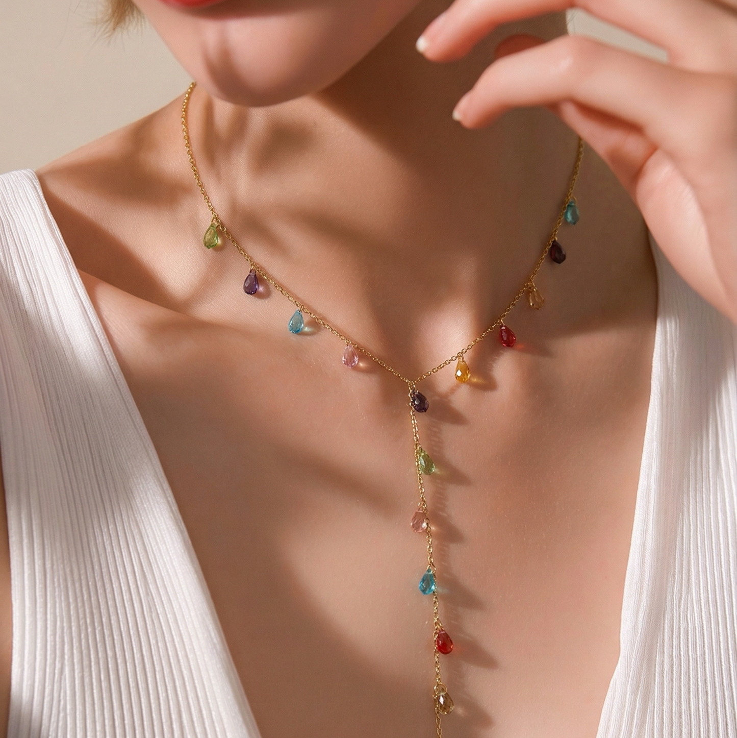 Y-Halskette mit leuchtenden Zirkonia Steinchen