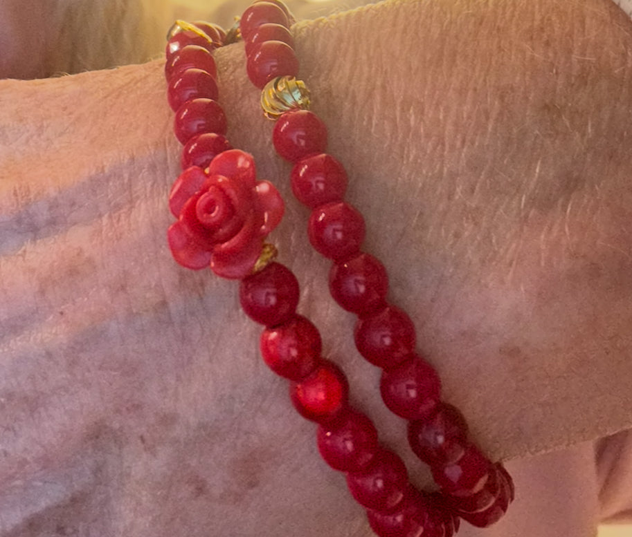 Armband in rot mit Rose