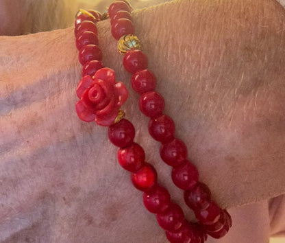 Armband in rot mit Rose