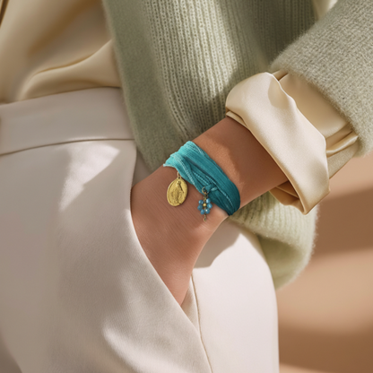 seidenwickelarmband-in-türkis-mit-madonna-anhänger