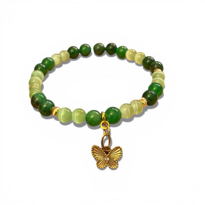 armband-aus-grünen-perlen-mit-schmetterlingsanhänger