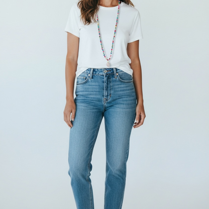 Lange Kette für Damen aus bunten Perlen mit einem Edelstein Anhänger Rosenquarz.