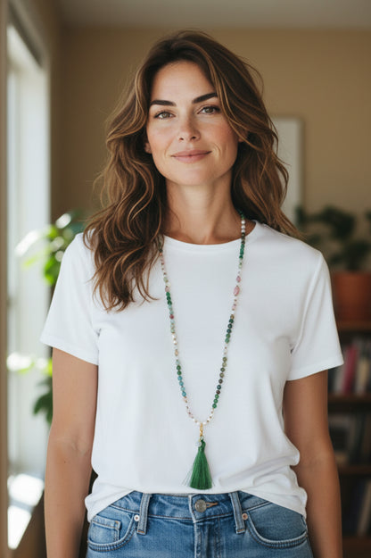 Boho Kette mit grüner Quaste und Edelstein Anhänger