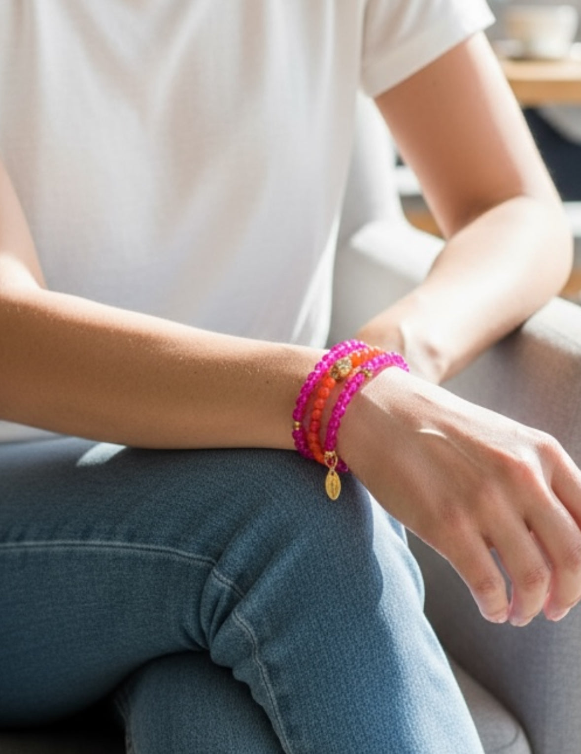Armband aus leuchtenden Perlen mit Buddha