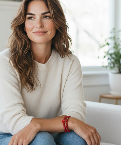 DEHLI - Armband aus leuchtenden roten Perlen