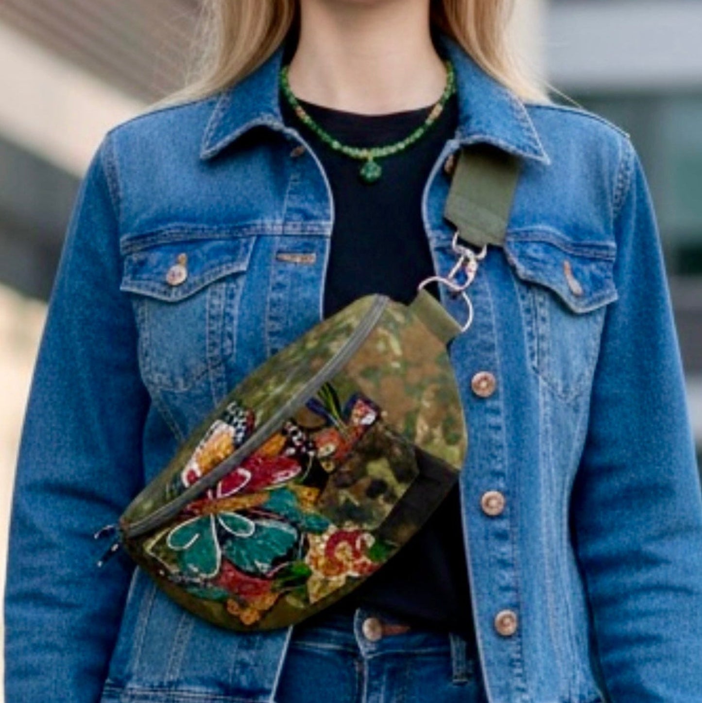 Handmade Camouflage Crossbody Bag mit Pailletten Motiv