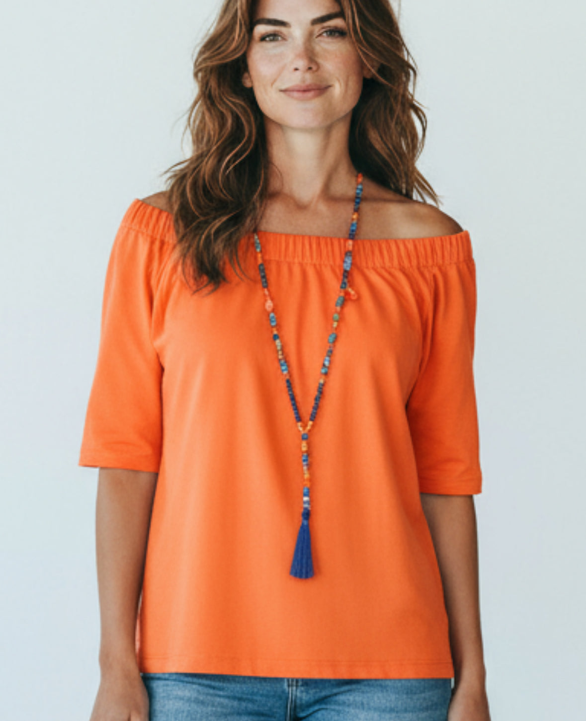 MALAGA - Lange Kette aus Naturstein Perlen - mit blauer Quaste