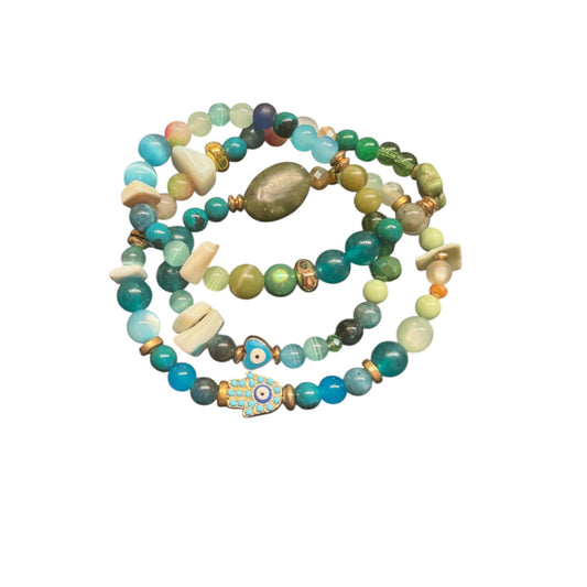 Wickelarmband in Grüntönen mit Hamsa Perle