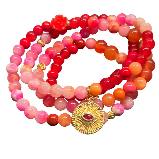 boho-armband-in-rot-und-pink-mit-mandala-anhänger