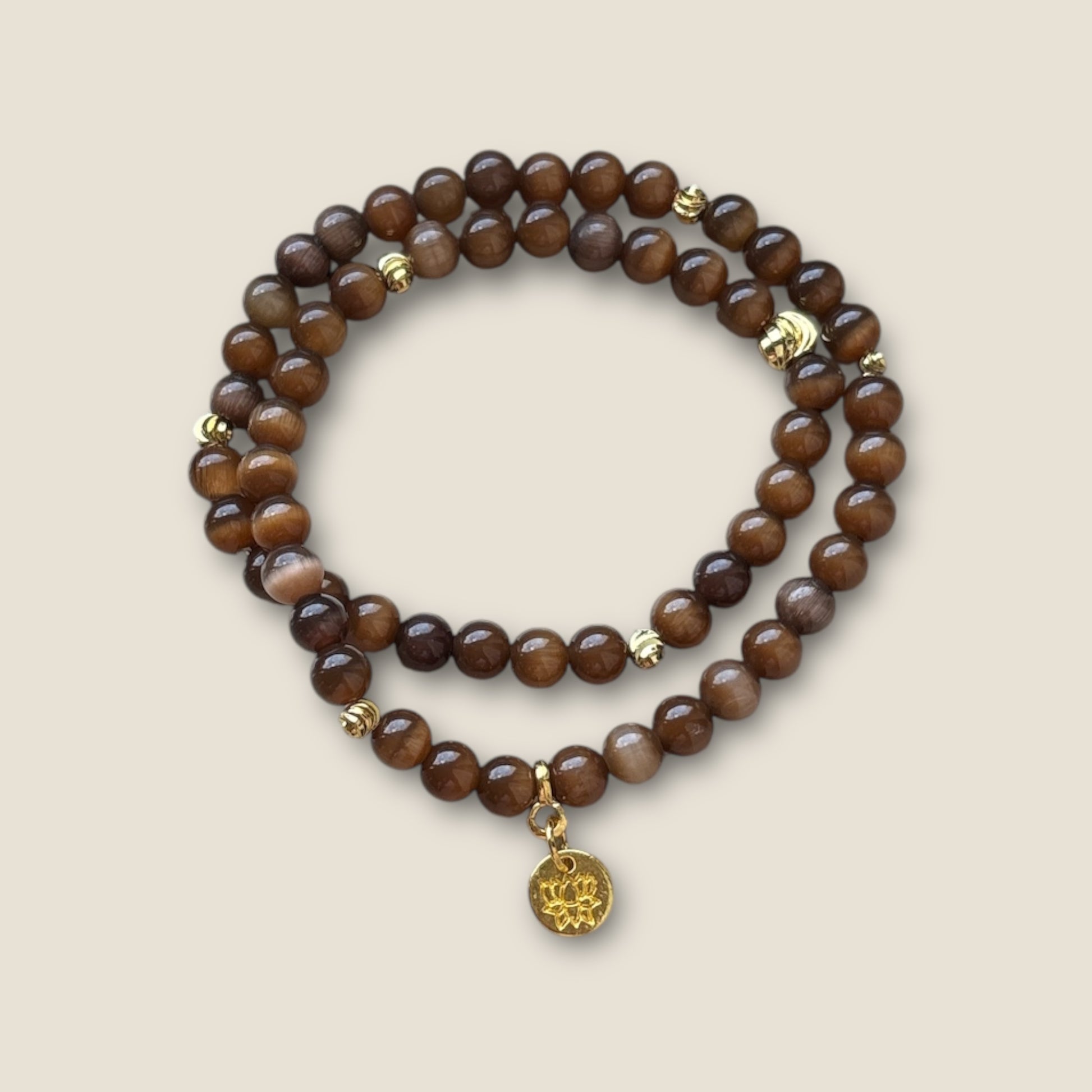 Armband aus braunen cateye Perlen mit Lotusanhänger