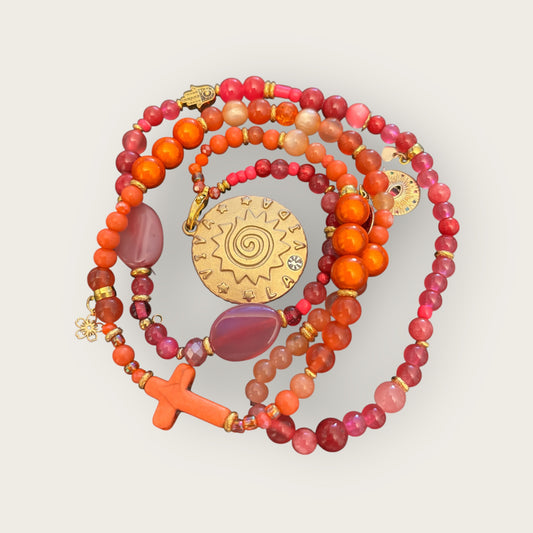 TOLUCA - Boho Kette in leuchtendem Orange mit einem Sonnenanhänger