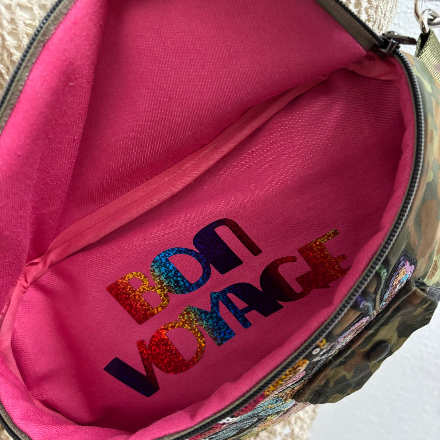 Handmade Camouflage Crossbody Bag mit Pailletten Motiv