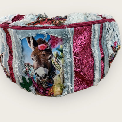 Upcycling Crossbody Bag ESEL IN LOVE bunt und fröhlich