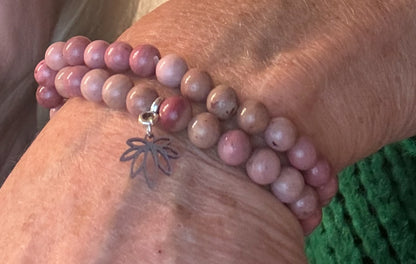 Armband aus Rhodonit mit Anhänger