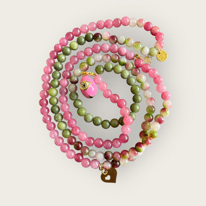 Boho Kette in grün und rosa mit einem Anhänger Evil Eye