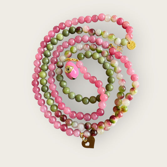 Boho Kette in grün und rosa mit einem Anhänger Evil Eye