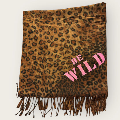 Langer Schal WILD im Leolook mit Print BE WILD