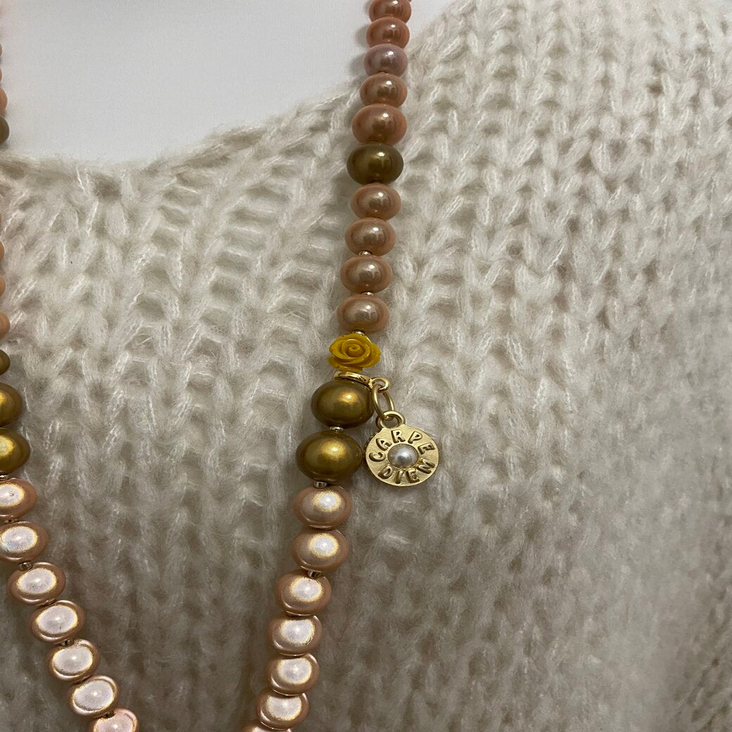 Kette GOLDY SHINE aus leuchtenden Miracle Perlen mit einer seidigen Quaste