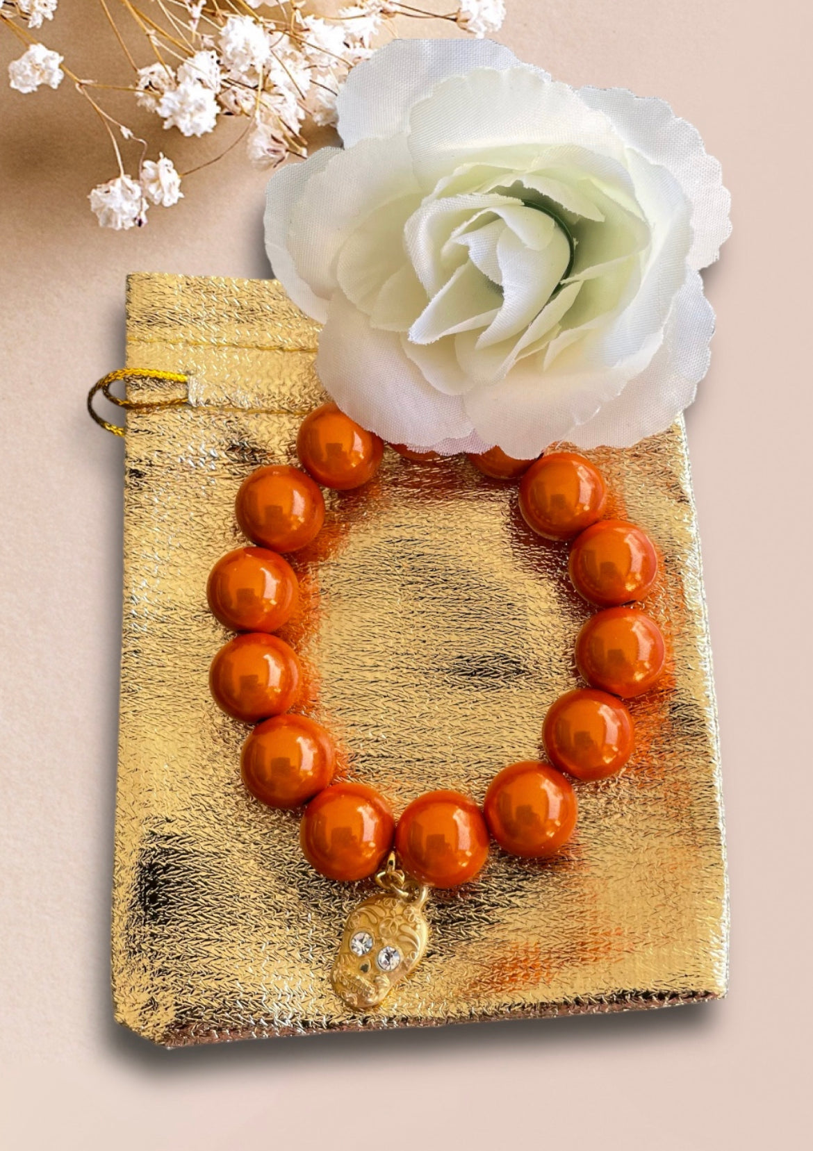 Armband LOVELY SKULL aus leuchtenden Miracle Perlen in orange mit einem Anhänger Skull der Marke SchauTime