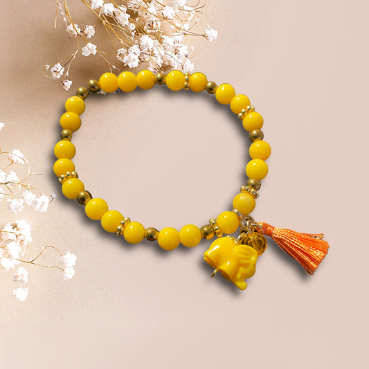 Armband aus gelben Perlen mit einem Anhänger Elefant