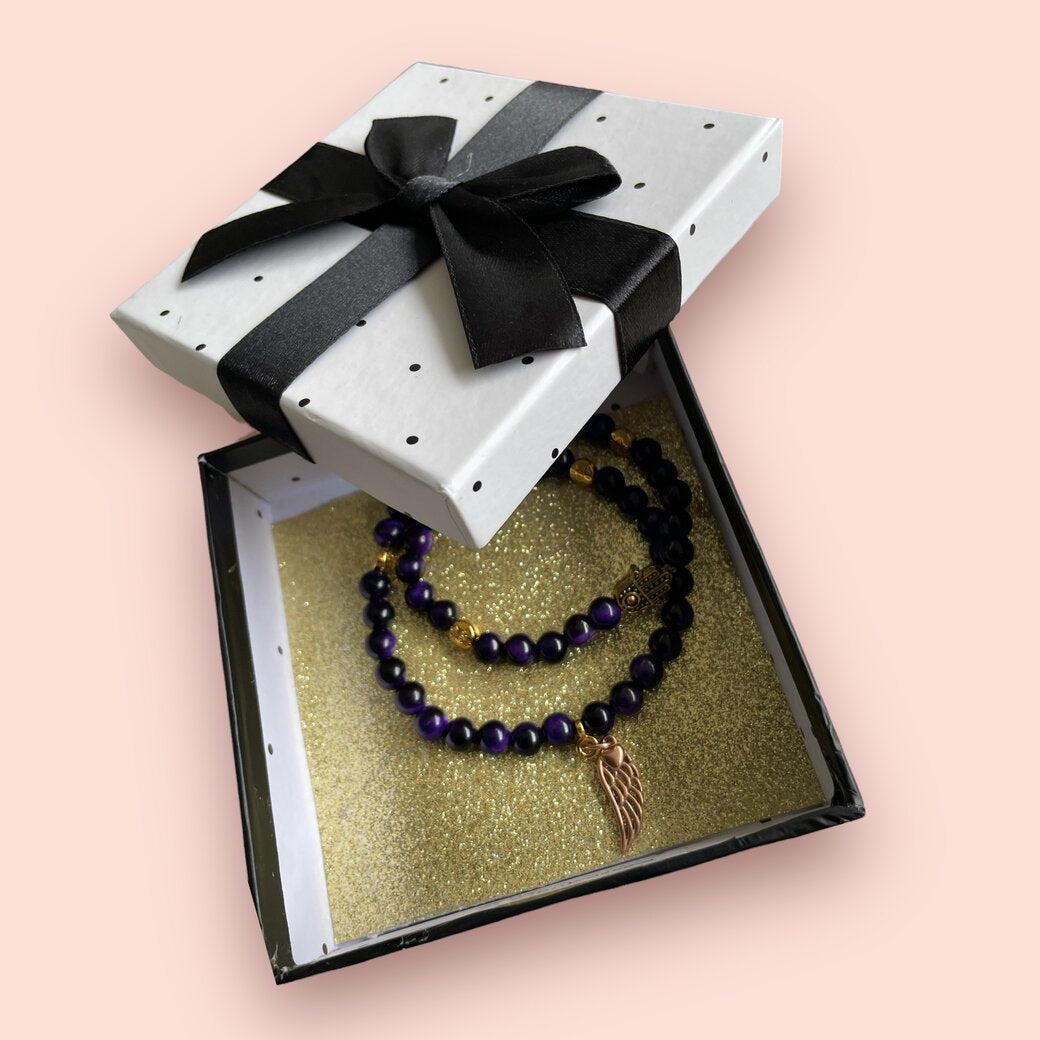 Wickelarmband ANGEL aus lilafarbenen Perlen mit einem Anhänger Flügel der Marke SchauTime