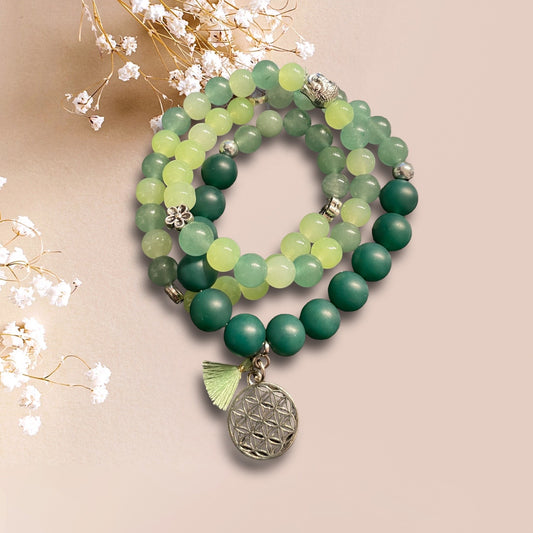 Wickelarmband TIMELESS aus grünen Perlen mit einem Anhänger Blume des Lebens