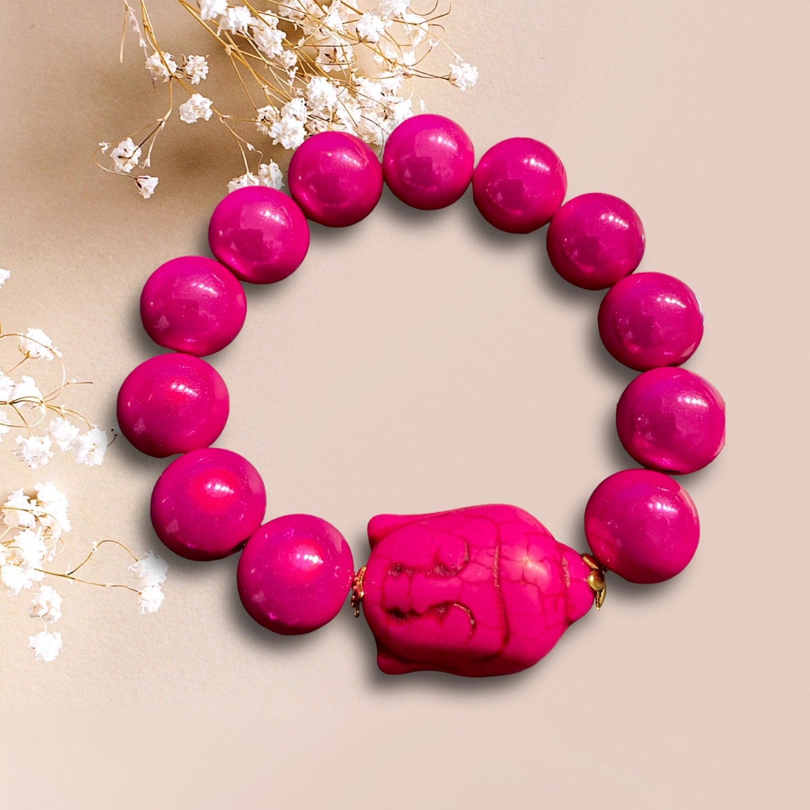 Armband aus Magic Perlen in Pink mit Buddha