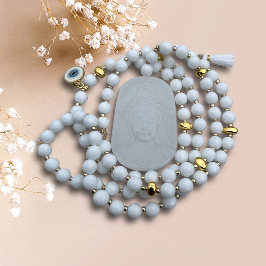 Kette LOVELY JADE aus weißen Jadeperlen mit einem Jade Anhänger Buddha