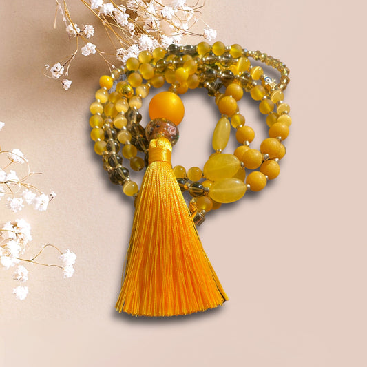 Kette SUNNY DREAM in der Farbe Gelb aus Glasperlen und Rauchquarz Perlen mit einer Qauste