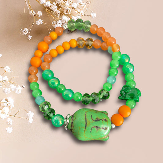 Armband ELLA aus grünen und orangenen Perlen mit einer großen Buddha Perle