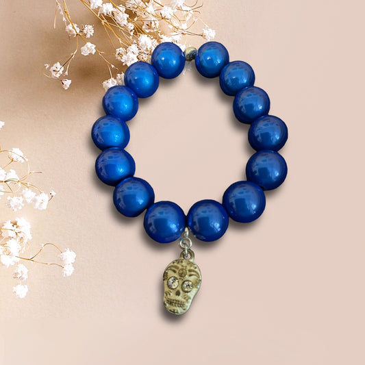Armband BLUE SKULL aus blauen Miracle Perlen mit einem Anhänger Skull