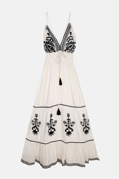 Boho Kleid in weiß mit Stickerei in schwarz von Piti Cuiti